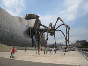グッゲンハイム美術館 この建物がビルバオのシンボルとなり多くの観光客を呼び込むようになった