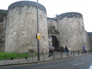 ルーゴの城壁のサンペドロ門 ルーゴの旧市街は城壁に囲まれている