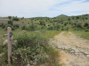 アルヴォルジェからラバサールに向かう巡礼の道