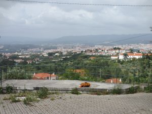 クルス・デ・モウリコスの展望台からコインブラの町