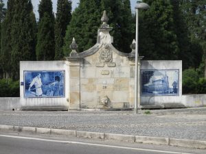 アズレージョが嵌め込まれた水飲み場(今は使われていない)