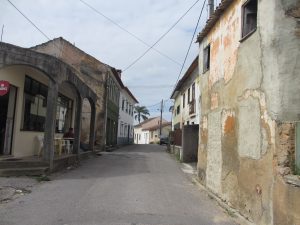 アナディアの町を通る