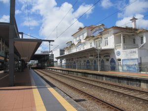ポルトに向かうときの乗り換え駅、アベイロ駅のアズレージョで彩られた旧駅舎